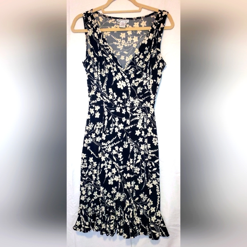 Dress Barn Ladies Dress Size 8 black and cream floral sleeveless dress
